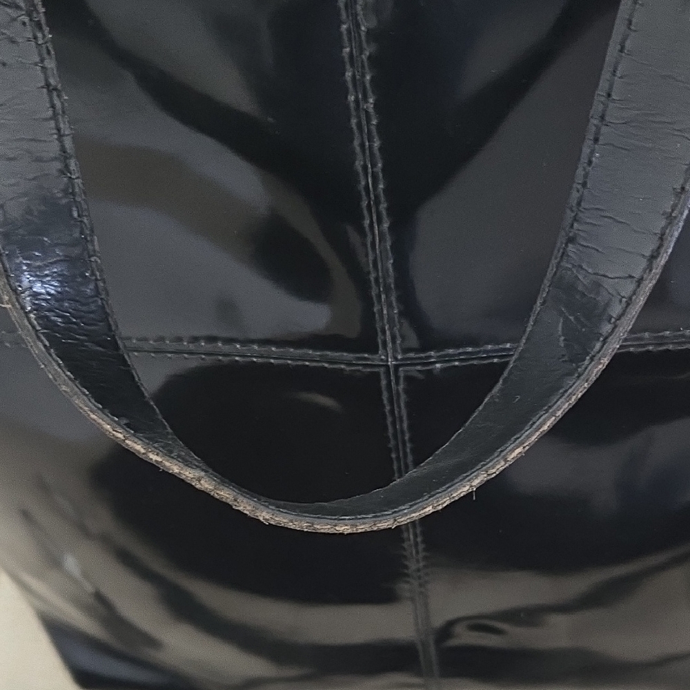 Elegant Black Leather Tote Bag - Picture 2 of 10